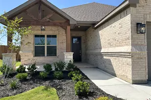 2001 Belle Lagos Ln, Cleburne, TX 76033 - Photo 3