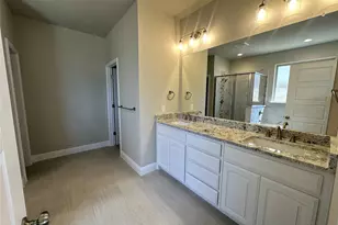 2001 Belle Lagos Ln, Cleburne, TX 76033 - Photo 9