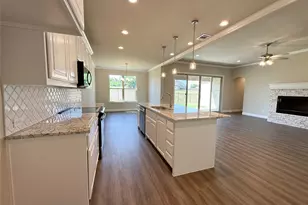 2001 Belle Lagos Ln, Cleburne, TX 76033 - Photo 13