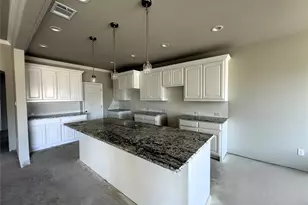 2001 Belle Lagos Ln, Cleburne, TX 76033 - Photo 3