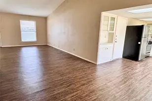 1613 Squire Ct, Grand Prairie, TX 75051 - Photo 3