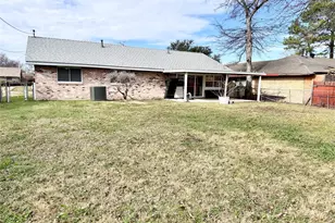 1613 Squire Ct, Grand Prairie, TX 75051 - Photo 23