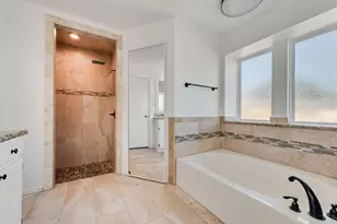 903 Elmwood Ct, Euless, TX 76039 - Photo 15