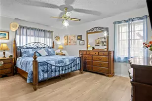 2608 Royal Ln, Granbury, TX 76049 - Photo 9