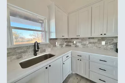 2001 Collin Street, Weatherford, TX 76085 - Photo 7