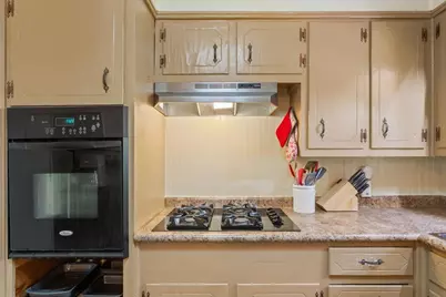 106 S Barbara Street, Lacy Lakeview, TX 76705 - Photo 11