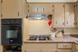 106 S Barbara St, Lacy Lakeview, TX 76705 - Photo 11