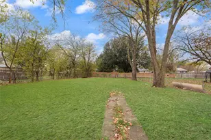 3853 Commonwealth Dr, Garland, TX 75043 - Photo 19