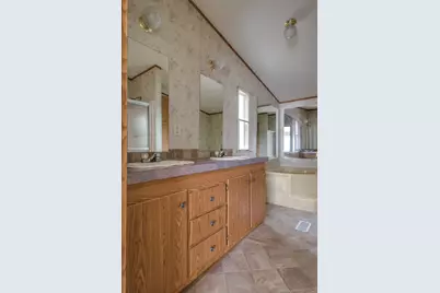 6527 Blue Water Court, Granbury, TX 76049 - Photo 13