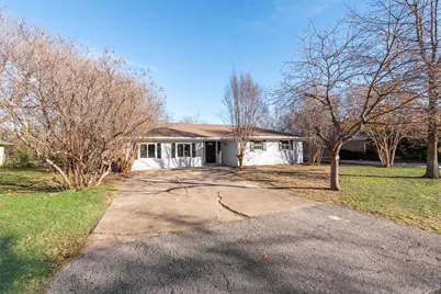 1910 Wildwood Drive, Grand Prairie, TX 75050 - Photo 19