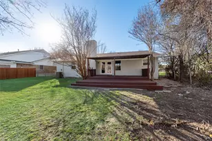 1910 Wildwood Dr, Grand Prairie, TX 75050 - Photo 17