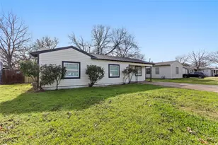 2502 Helmet St, Irving, TX 75060 - Photo 3