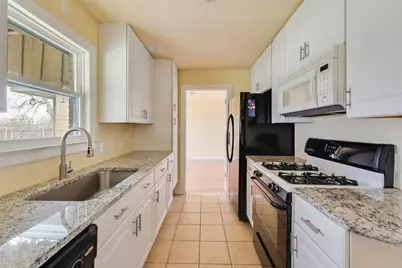 725 Meadowlark Circle, Crowley, TX 76036 - Photo 5