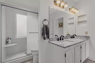 700 Silverstone Ln, Irving, TX 75063 - Photo 17