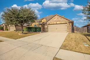 676 Fossil Wood Dr, Saginaw, TX 76179 - Photo 3