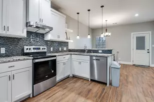 908 E Decatur St, Ennis, TX 75119 - Photo 9