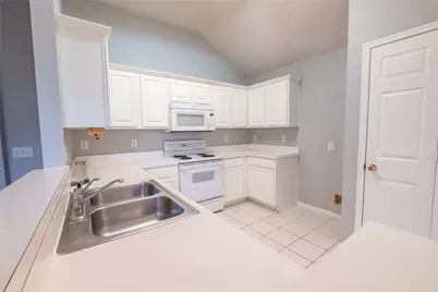 817 Stafford Station Drive, Saginaw, TX 76131 - Photo 5