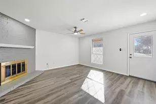 73 Winchester Dr, Euless, TX 76039 - Photo 3