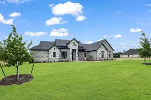 305 Wrangler Ct, Weatherford, TX 76088 - Photo 3