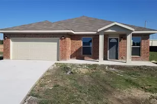 701 Sharon Ln, Whitewright, TX 75491 - Photo 1