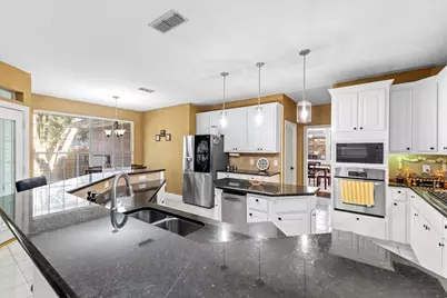 7423 Bradford Pear Drive, Irving, TX 75063 - Photo 9