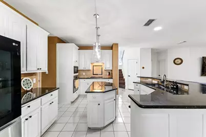 7423 Bradford Pear Drive, Irving, TX 75063 - Photo 11