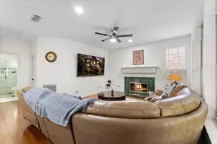 7423 Bradford Pear Dr, Irving, TX 75063 - Photo 15