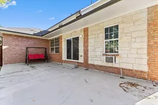 7423 Bradford Pear Dr, Irving, TX 75063 - Photo 37