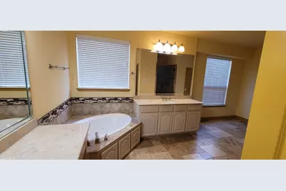 8706 Lohr Valley Road, Irving, TX 75063 - Photo 7