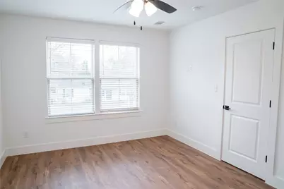 907 E 10th Street, Bonham, TX 75418 - Photo 13