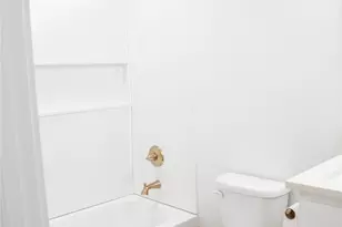 907 E 10th St, Bonham, TX 75418 - Photo 9