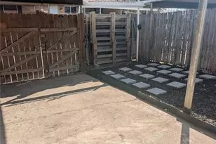 3 E Townhouse Ln, Grand Prairie, TX 75052 - Photo 11