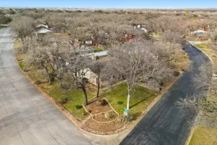 2825 Winterhaven Dr, Hurst, TX 76054 - Photo 35