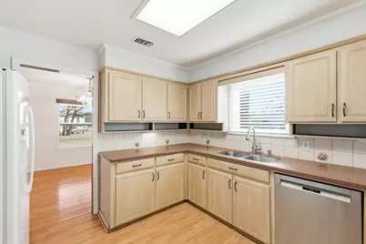 2825 Winterhaven Drive, Hurst, TX 76054 - Photo 15