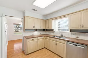 2825 Winterhaven Dr, Hurst, TX 76054 - Photo 15