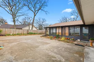 2825 Winterhaven Dr, Hurst, TX 76054 - Photo 33