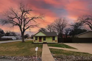 233 Texas St, Cedar Hill, TX 75104 - Photo 1