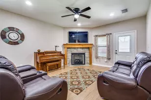 402 E Main St, Tioga, TX 76271 - Photo 5