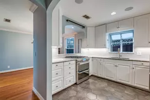 818 Valencia St, Dallas, TX 75223 - Photo 15