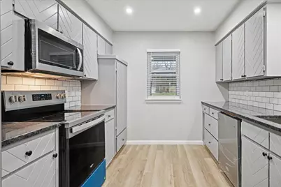 2829 Southridge Drive, Grapevine, TX 76051 - Photo 13