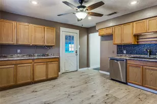 616 Black Hills Dr, Burleson, TX 76028 - Photo 7