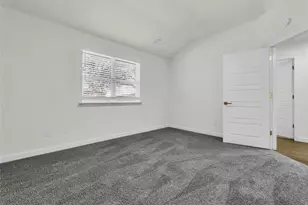 403 Kalmia Dr, Arlington, TX 76018 - Photo 17