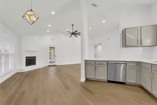 403 Kalmia Dr, Arlington, TX 76018 - Photo 13