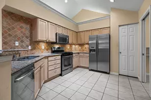 1023 Bridges Dr, Arlington, TX 76012 - Photo 17