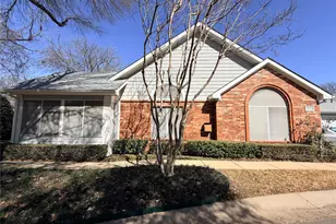 1023 Bridges Dr, Arlington, TX 76012 - Photo 5