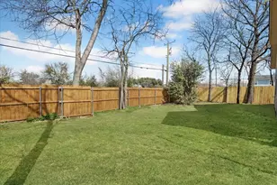 1629 E Tucker St, Fort Worth, TX 76104 - Photo 25