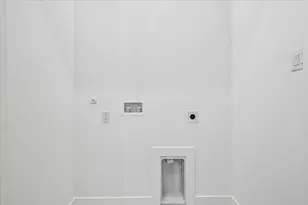 1629 E Tucker St, Fort Worth, TX 76104 - Photo 13