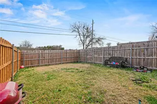 12820 Hilltop Dr, Balch Springs, TX 75180 - Photo 11