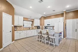 921 Ascension Dr, Hurst, TX 76053 - Photo 3