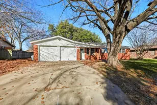 1204 Crestview Dr, Hurst, TX 76053 - Photo 3